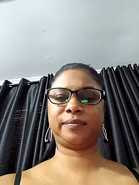 Snapshot of Sensual_indian7 chatting on 10/09/25, 01:09 Sensual indian7 online show from 10/09/25, 01:09