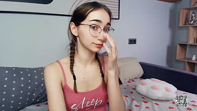 PollyBeev online show from 10/19/25, 07:36