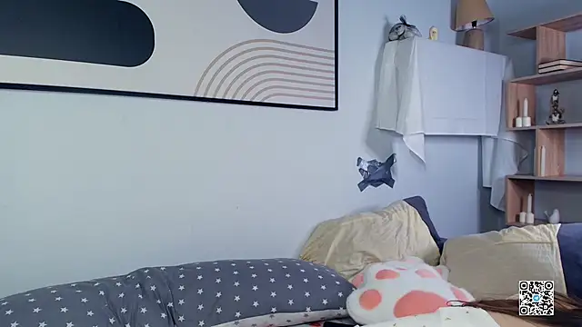 PollyBeev online show from 10/26/25, 07:25