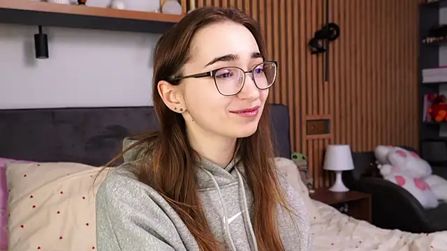 PollyBeev online show from 04/06/26, 12:06