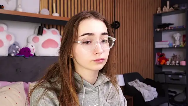 PollyBeev online show from 04/09/26, 07:14