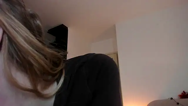 MiaMews online show from 10/21/25, 12:28