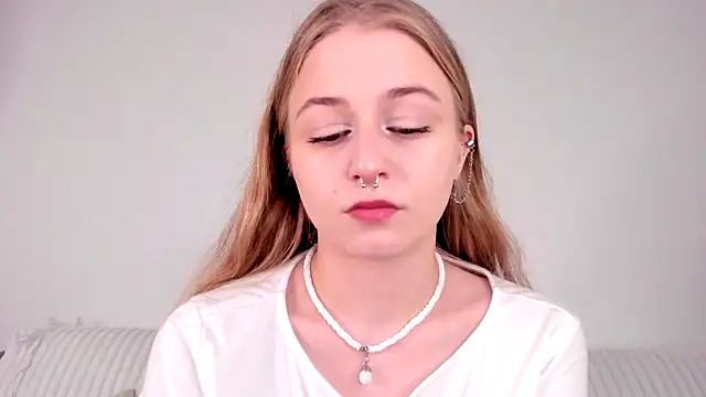 MiaMews online show from 02/14/26, 07:21