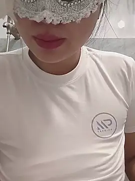 Snapshot of girldam95 chatting on 07/14/26, 12:11 girldam95 online show from 07/14/26, 12:11
