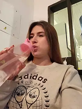 Jimena White  online show from 10/25/25, 05:48