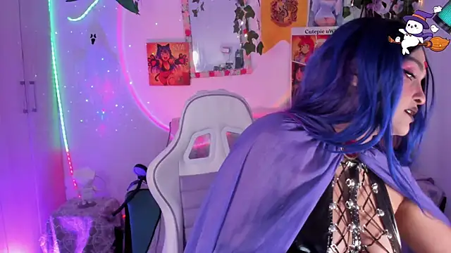 Snapshot of cutepie_uwu_ chatting on 11/30/25, 12:14 cutepie uwu online show from 11/30/25, 12:14