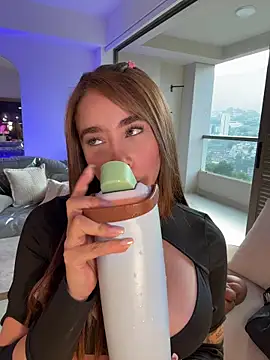 Lanataylor- online show from 04/15/26, 10:54