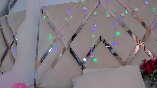 ninaht online show from 12/18/25, 09:32