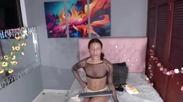 SofiaNaugthyxTS online show from 09/17/25, 11:01