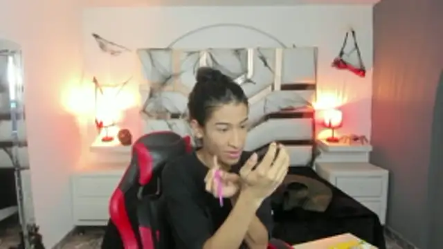 SofiaNaugthyxTS online show from 10/24/25, 01:57