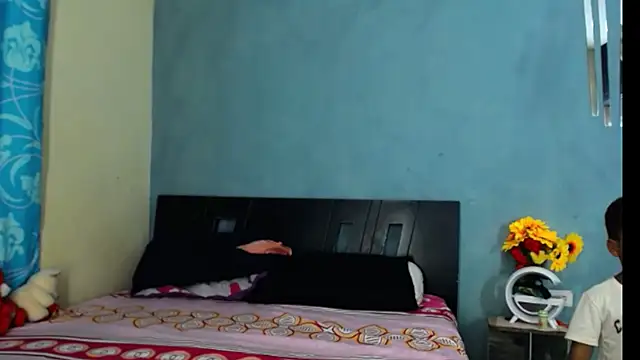 Madison  12 online show from 03/04/25, 03:22