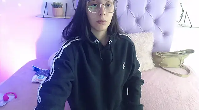 Snapshot of Freyja_01 chatting on 02/04/25, 09:31 Freyja 01 online show from 02/04/25, 09:31