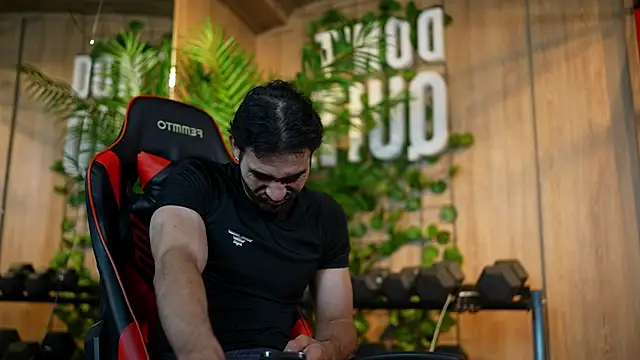 Snapshot of Austin_bolt chatting on 12/11/24, 05:10 Austin bolt online show from 12/11/24, 05:10