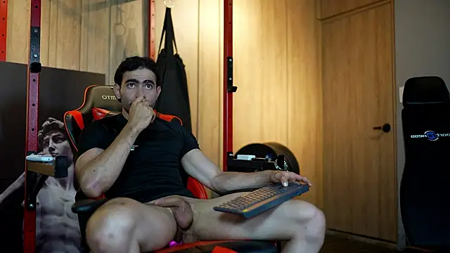 Snapshot of Austin_bolt chatting on 12/13/24, 04:54 Austin bolt online show from 12/13/24, 04:54