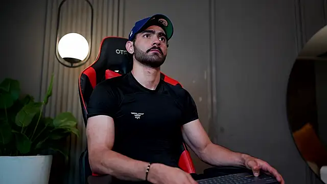 Snapshot of Austin_bolt chatting on 12/18/24, 05:15 Austin bolt online show from 12/18/24, 05:15