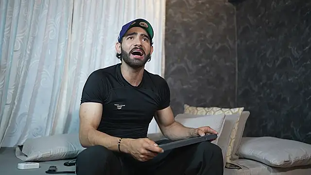 Snapshot of Austin_bolt chatting on 12/24/24, 09:00 Austin bolt online show from 12/24/24, 09:00