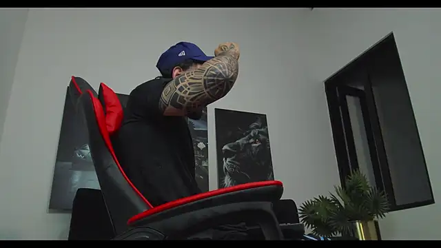 Snapshot of Austin_bolt chatting on 01/31/25, 02:58 Austin bolt online show from 01/31/25, 02:58