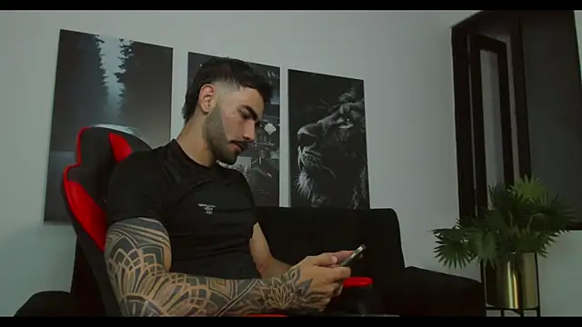 Snapshot of Austin_bolt chatting on 02/04/25, 01:56 Austin bolt online show from 02/04/25, 01:56