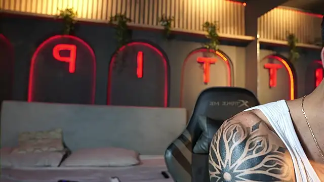 Austin bolt online show from 03/04/26, 01:44