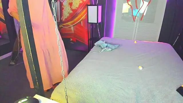 Elizabe th online show from 02/18/25, 03:31