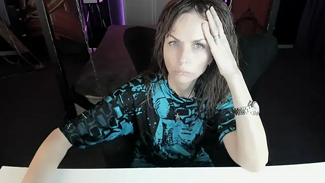 Elizabe th online show from 03/15/25, 09:27