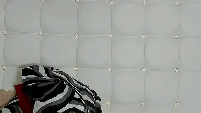 MelanieBrownn online show from 02/28/25, 06:20