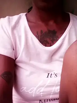 Snapshot of Temptressqeen chatting on 02/07/26, 02:21 Temptressqeen online show from 02/07/26, 02:21