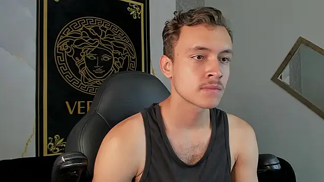 Snapshot of Desmon_Clark chatting on 01/04/25, 11:59 Desmon Clark online show from 01/04/25, 11:59