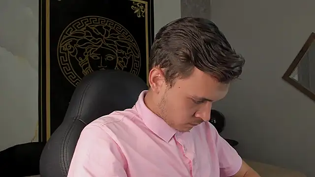 Snapshot of Desmon_Clark chatting on 01/10/25, 08:48 Desmon Clark online show from 01/10/25, 08:48