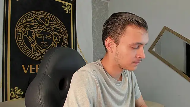 Snapshot of Desmon_Clark chatting on 01/12/25, 12:39 Desmon Clark online show from 01/12/25, 12:39