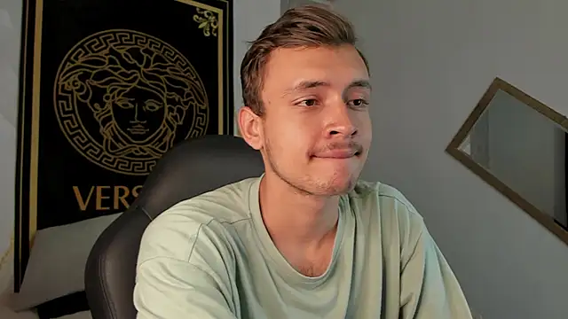 Snapshot of Desmon_Clark chatting on 01/17/25, 09:39 Desmon Clark online show from 01/17/25, 09:39