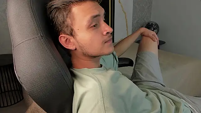 Snapshot of Desmon_Clark chatting on 01/18/25, 12:46 Desmon Clark online show from 01/18/25, 12:46