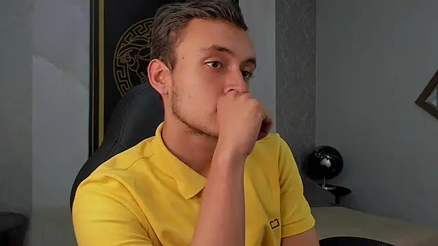 Snapshot of Desmon_Clark chatting on 01/25/25, 06:23 Desmon Clark online show from 01/25/25, 06:23