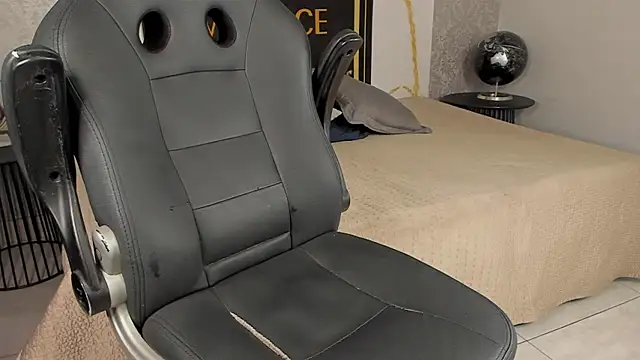 Snapshot of Desmon_Clark chatting on 02/01/25, 01:55 Desmon Clark online show from 02/01/25, 01:55