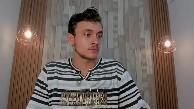 Snapshot of Desmon_Clark chatting on 02/01/25, 04:56 Desmon Clark online show from 02/01/25, 04:56