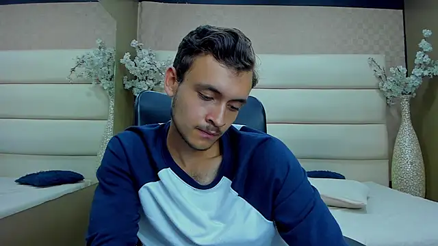 Snapshot of Desmon_Clark chatting on 02/02/25, 09:08 Desmon Clark online show from 02/02/25, 09:08