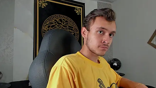 Snapshot of Desmon_Clark chatting on 02/04/25, 09:41 Desmon Clark online show from 02/04/25, 09:41