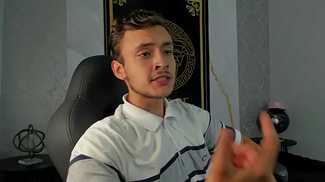 Snapshot of Desmon_Clark chatting on 02/05/25, 10:12 Desmon Clark online show from 02/05/25, 10:12