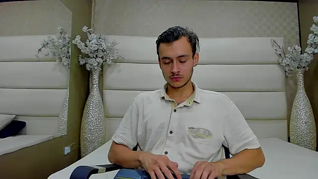 Snapshot of Desmon_Clark chatting on 02/06/25, 05:46 Desmon Clark online show from 02/06/25, 05:46