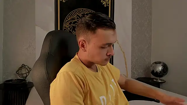 Snapshot of Desmon_Clark chatting on 02/20/25, 06:35 Desmon Clark online show from 02/20/25, 06:35