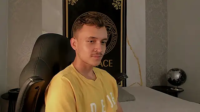 Snapshot of Desmon_Clark chatting on 02/20/25, 09:42 Desmon Clark online show from 02/20/25, 09:42