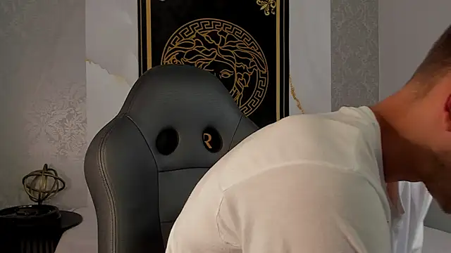 Snapshot of Desmon_Clark chatting on 02/25/25, 12:25 Desmon Clark online show from 02/25/25, 12:25