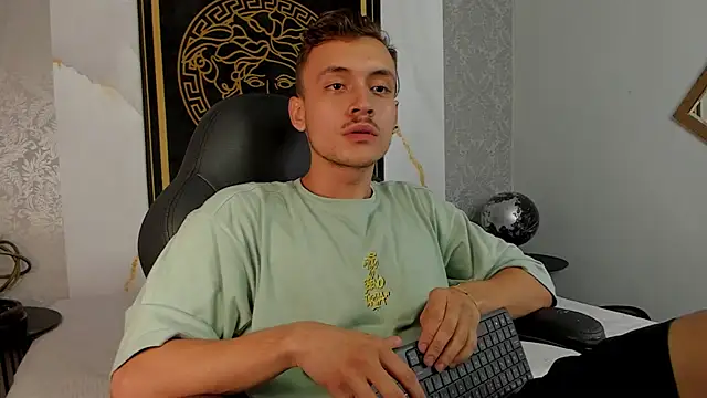 Snapshot of Desmon_Clark chatting on 02/27/25, 01:38 Desmon Clark online show from 02/27/25, 01:38