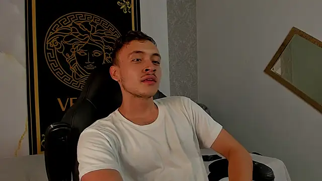 Snapshot of Desmon_Clark chatting on 03/02/25, 05:44 Desmon Clark online show from 03/02/25, 05:44