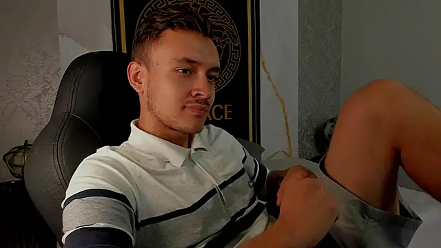 Snapshot of Desmon_Clark chatting on 03/02/25, 10:48 Desmon Clark online show from 03/02/25, 10:48