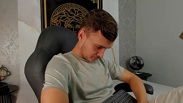 Snapshot of Desmon_Clark chatting on 03/04/25, 09:00 Desmon Clark online show from 03/04/25, 09:00