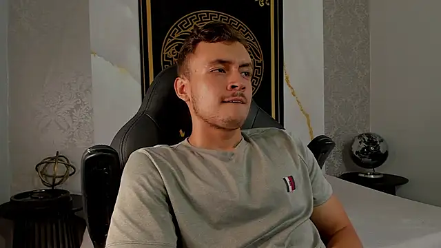 Snapshot of Desmon_Clark chatting on 03/05/25, 12:05 Desmon Clark online show from 03/05/25, 12:05