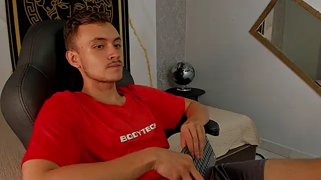 Snapshot of Desmon_Clark chatting on 03/07/25, 01:42 Desmon Clark online show from 03/07/25, 01:42