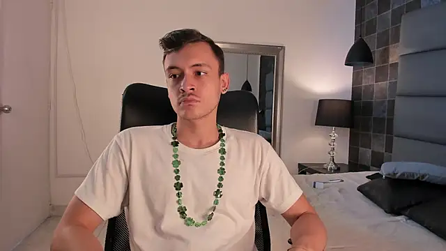 Snapshot of Desmon_Clark chatting on 03/17/25, 09:13 Desmon Clark online show from 03/17/25, 09:13