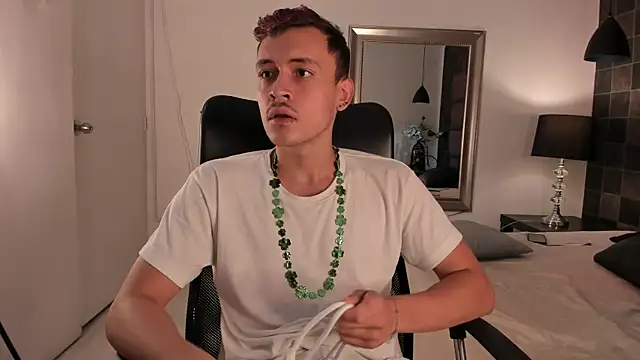 Snapshot of Desmon_Clark chatting on 03/18/25, 12:16 Desmon Clark online show from 03/18/25, 12:16